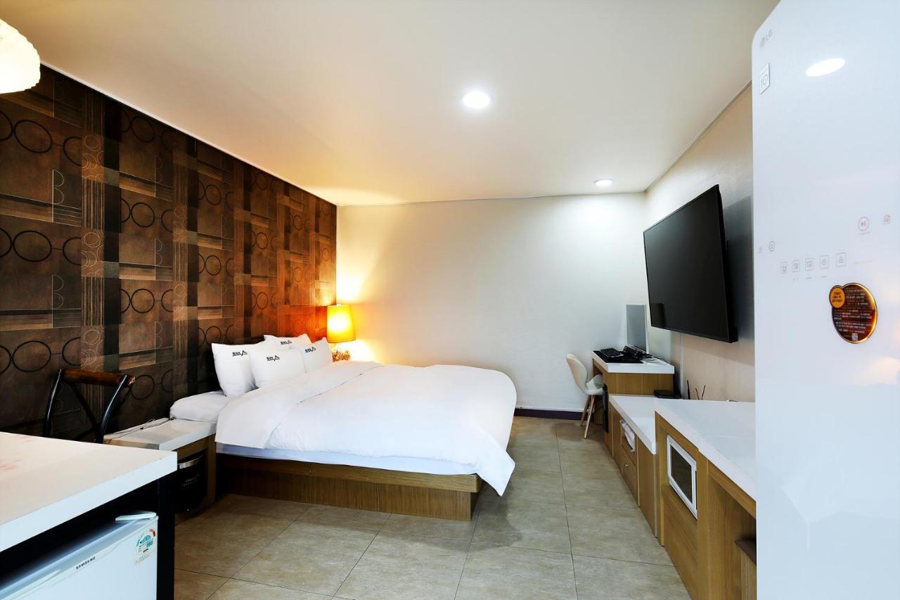 White Tourist Hotel Jeonju Esterno foto
