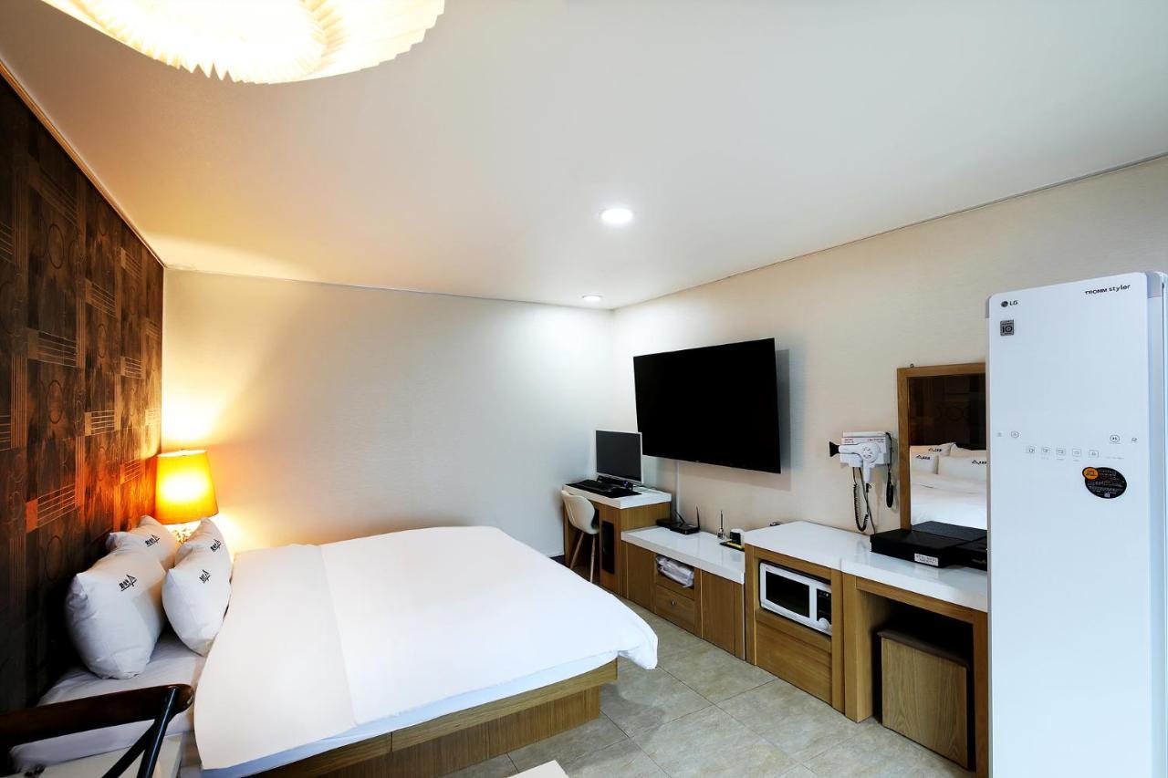 White Tourist Hotel Jeonju Esterno foto