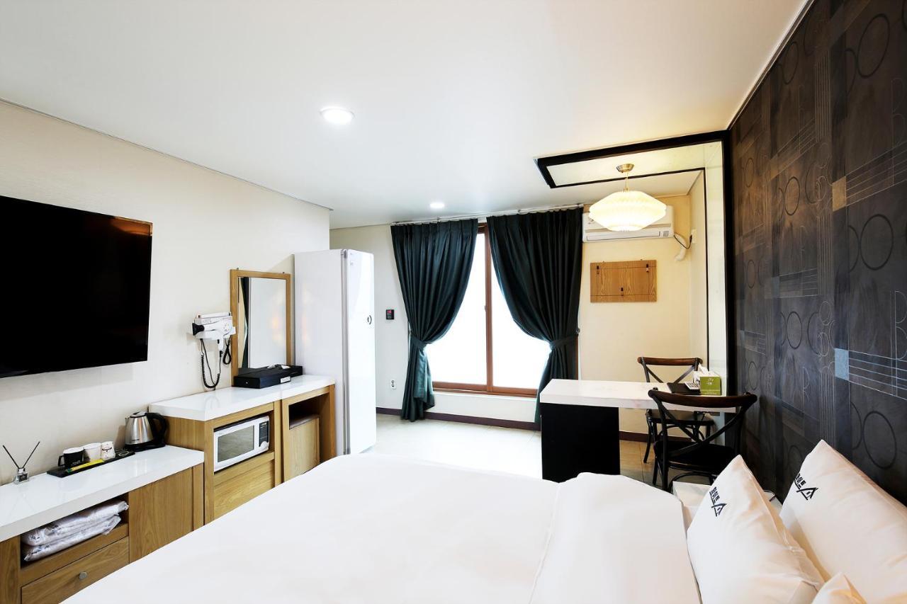 White Tourist Hotel Jeonju Esterno foto