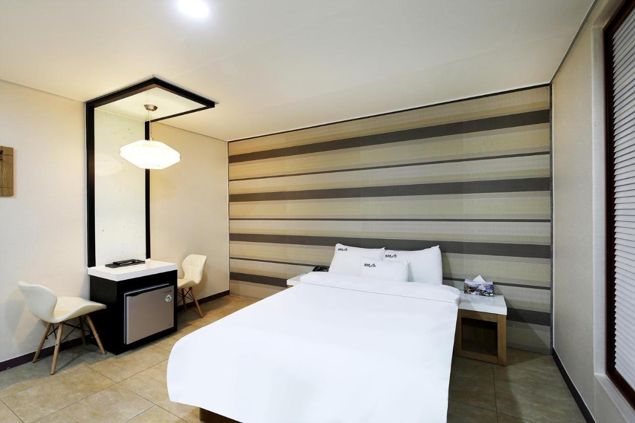 White Tourist Hotel Jeonju Esterno foto