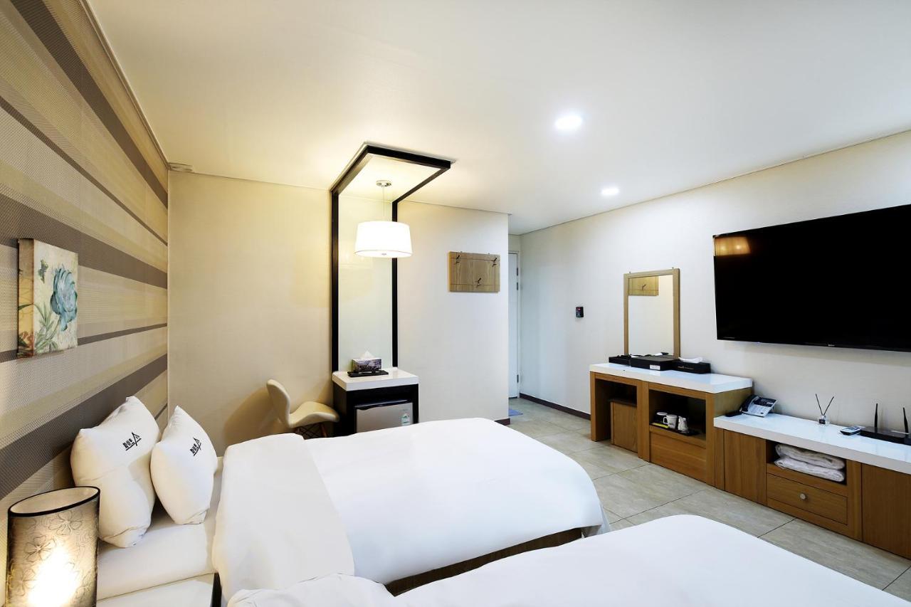 White Tourist Hotel Jeonju Esterno foto