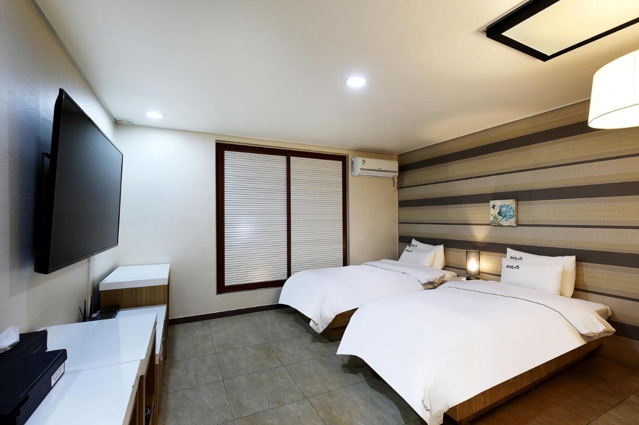 White Tourist Hotel Jeonju Esterno foto