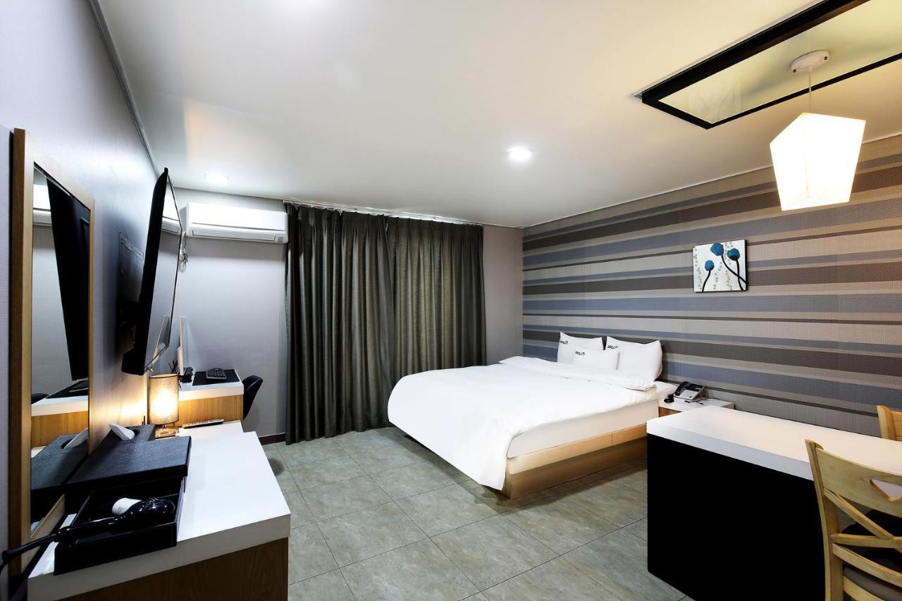 White Tourist Hotel Jeonju Esterno foto