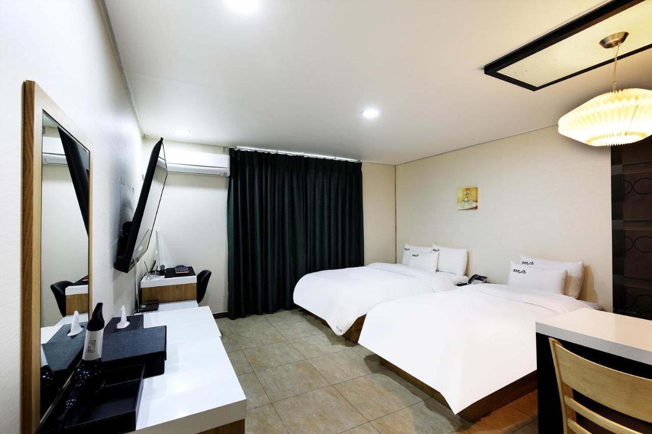 White Tourist Hotel Jeonju Esterno foto