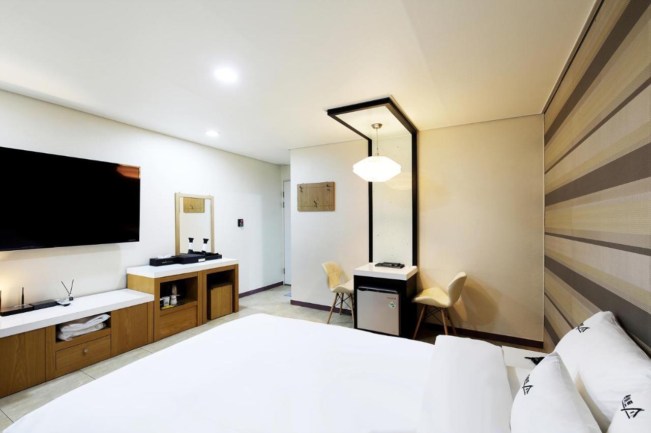 White Tourist Hotel Jeonju Esterno foto