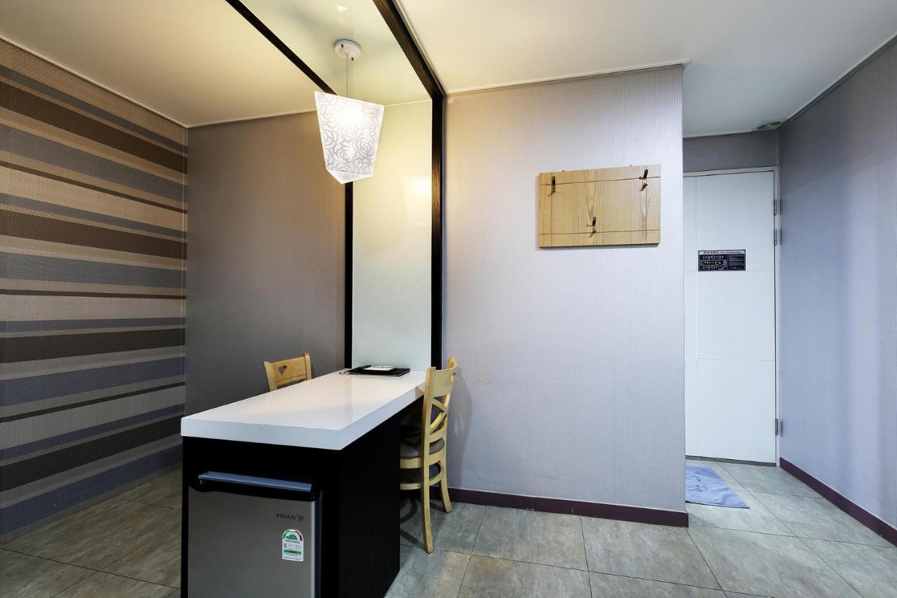 White Tourist Hotel Jeonju Esterno foto