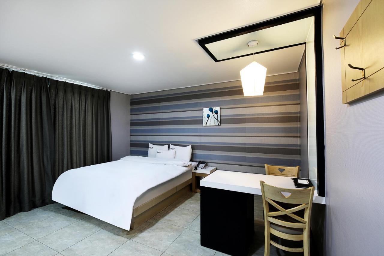 White Tourist Hotel Jeonju Esterno foto