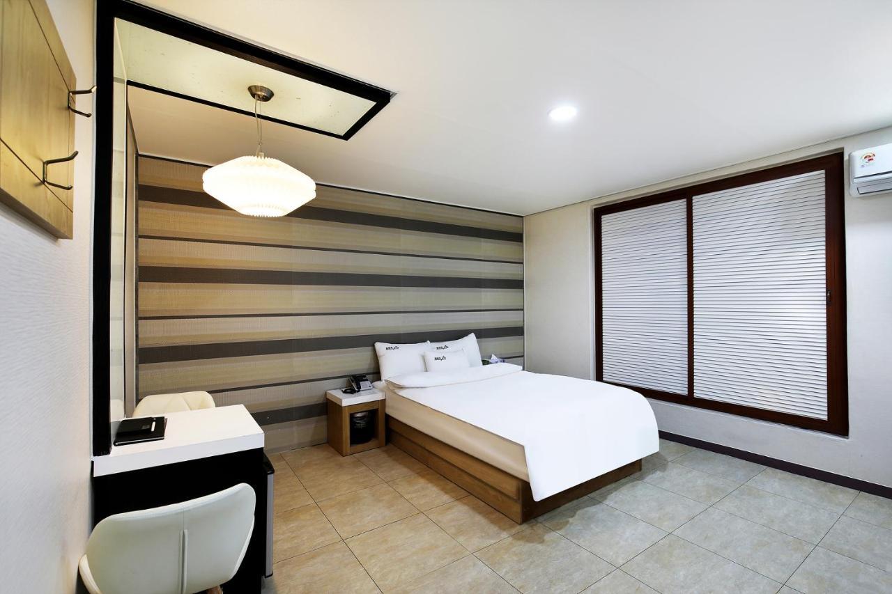 White Tourist Hotel Jeonju Esterno foto