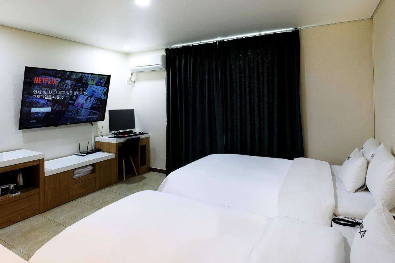 White Tourist Hotel Jeonju Esterno foto