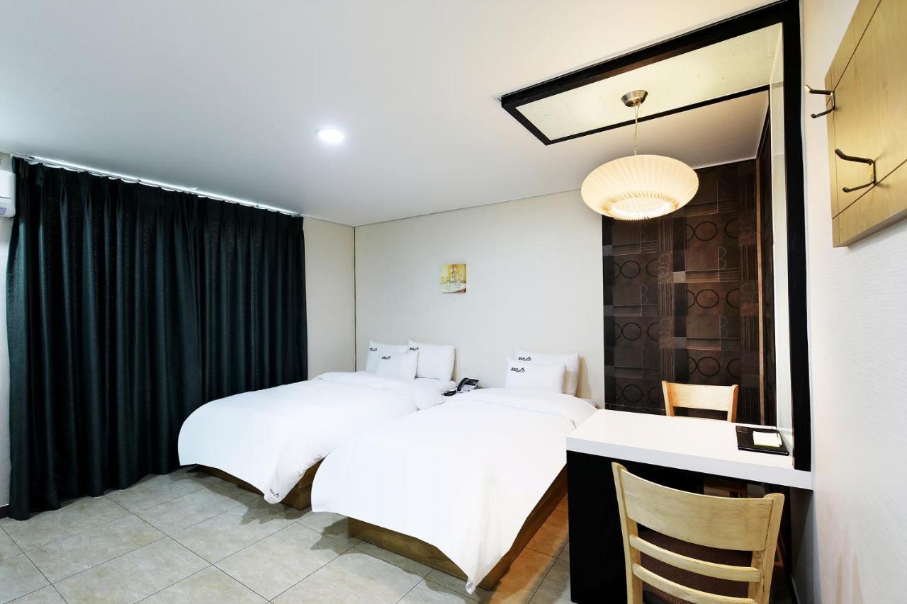 White Tourist Hotel Jeonju Esterno foto