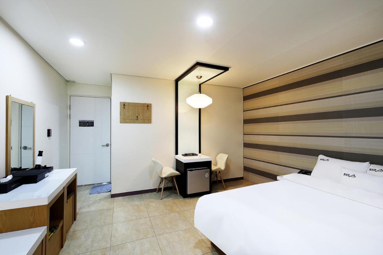White Tourist Hotel Jeonju Esterno foto