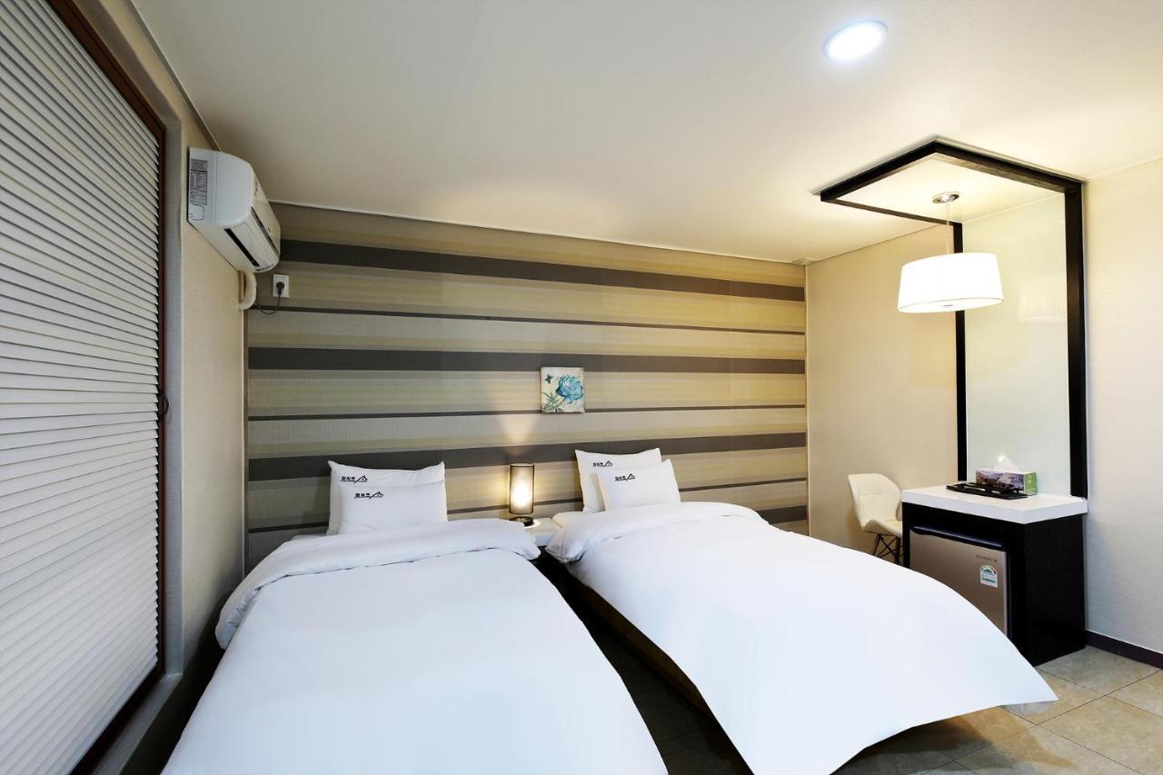 White Tourist Hotel Jeonju Esterno foto
