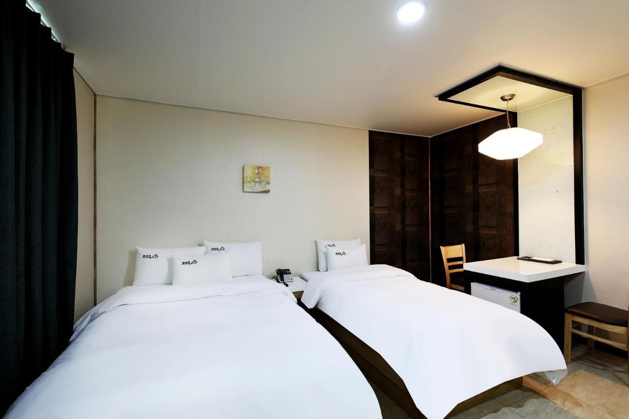 White Tourist Hotel Jeonju Esterno foto