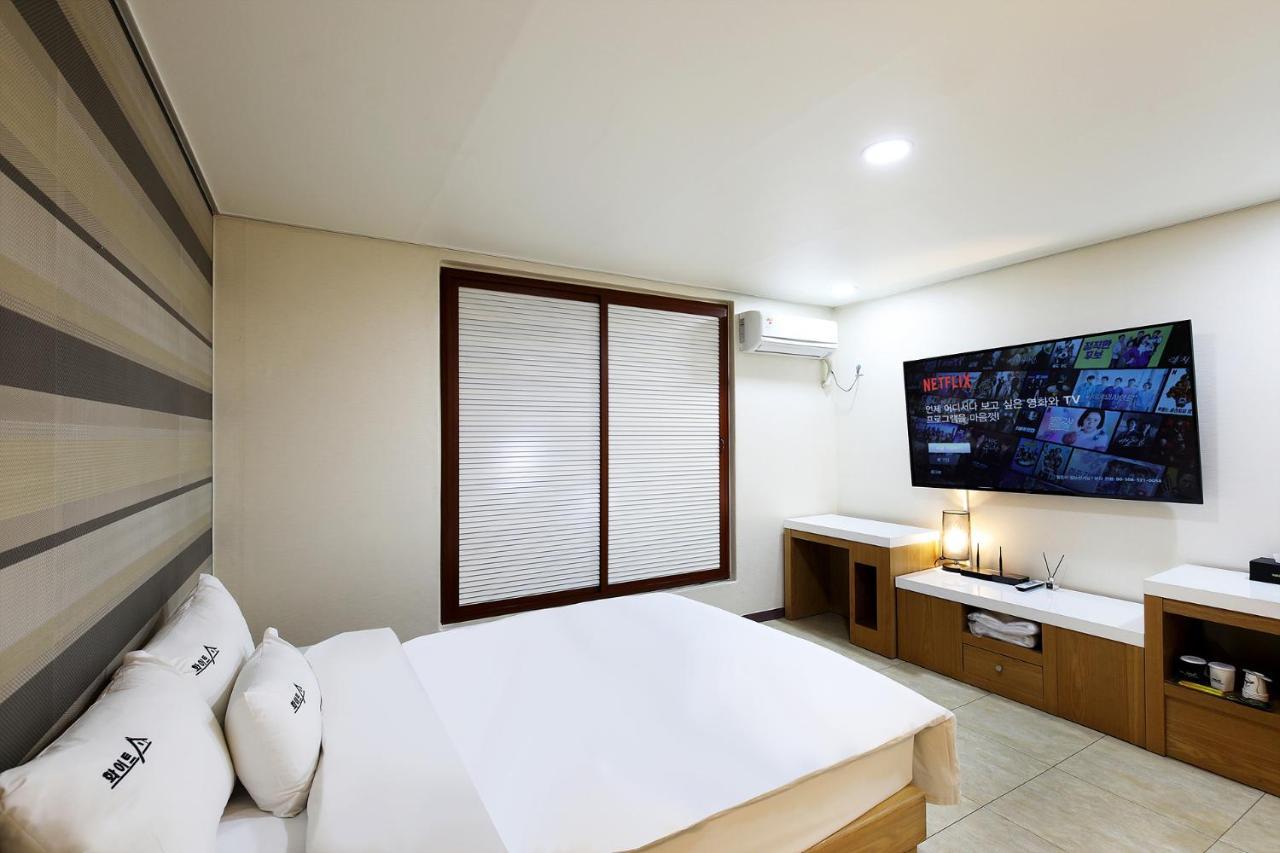 White Tourist Hotel Jeonju Esterno foto