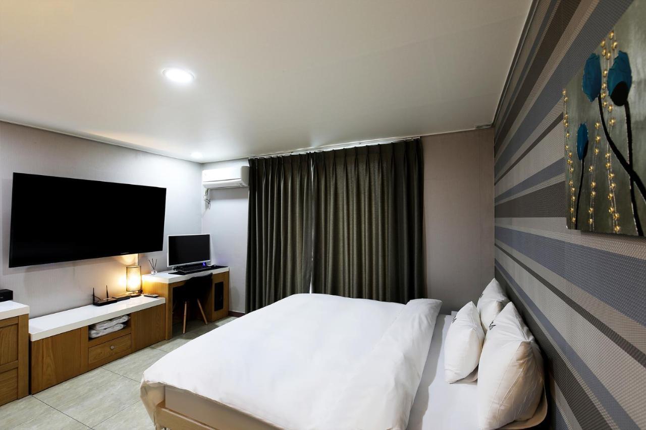 White Tourist Hotel Jeonju Esterno foto