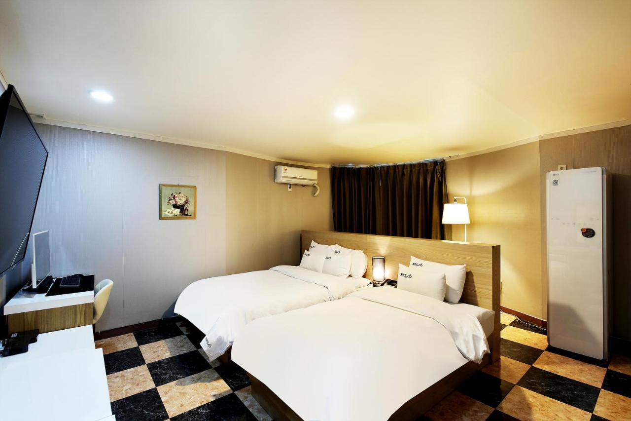 White Tourist Hotel Jeonju Esterno foto