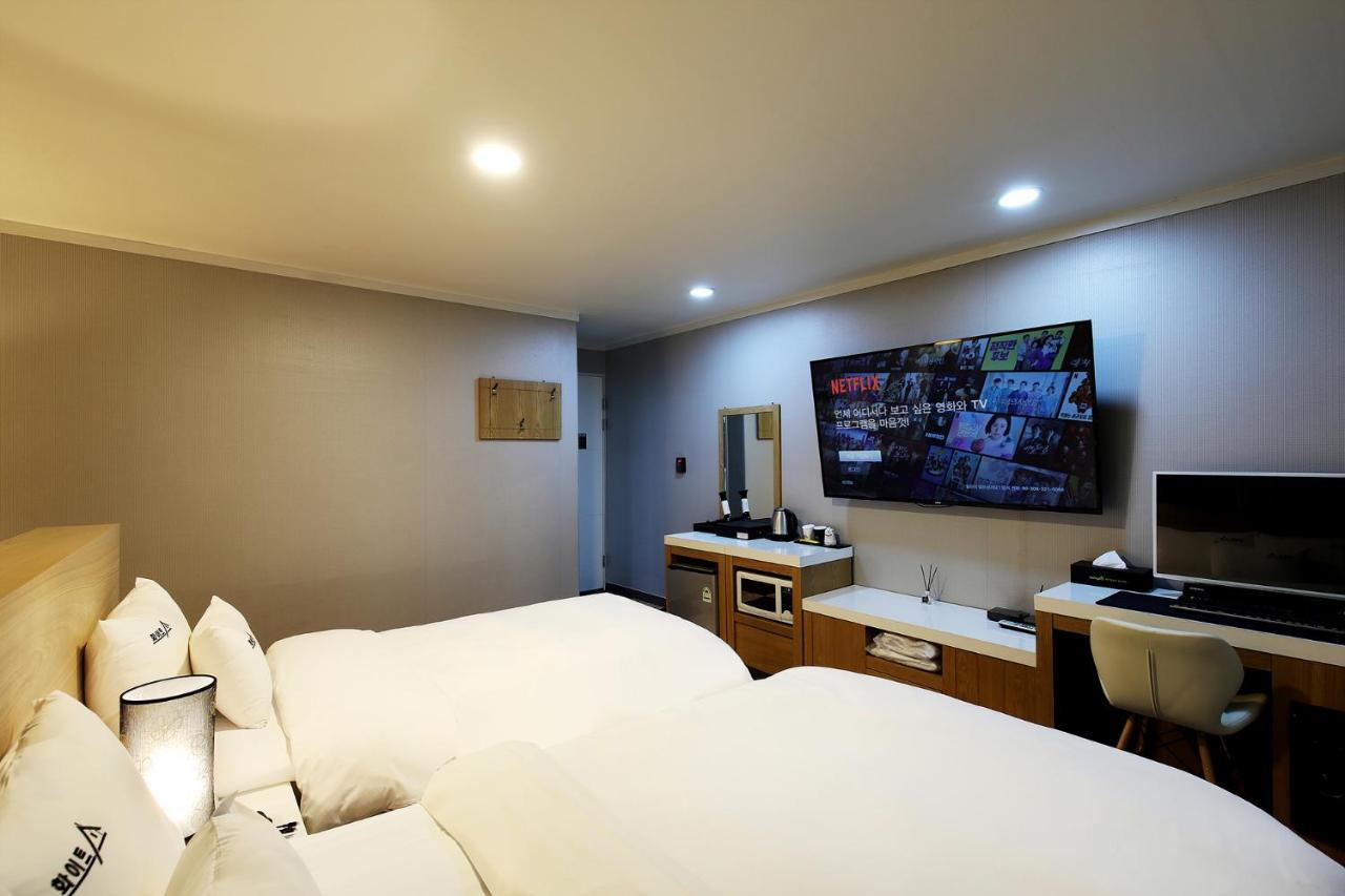White Tourist Hotel Jeonju Esterno foto