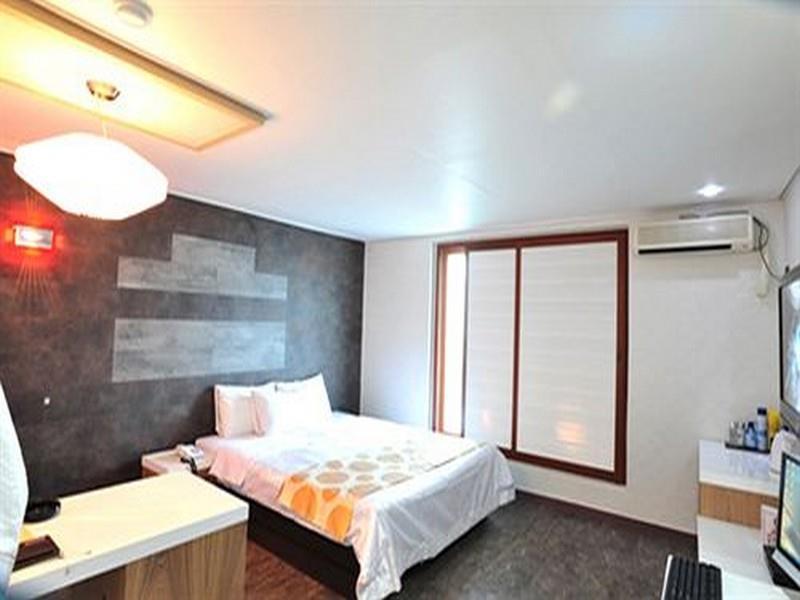 White Tourist Hotel Jeonju Esterno foto