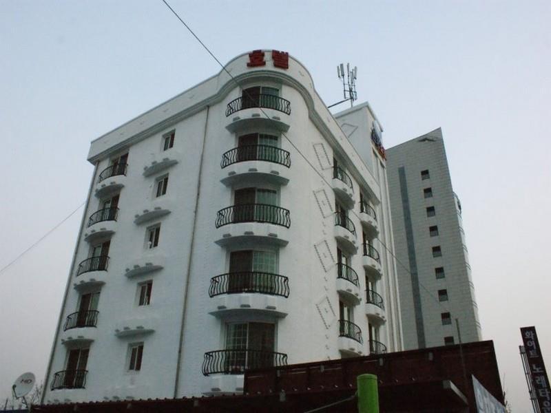 White Tourist Hotel Jeonju Esterno foto