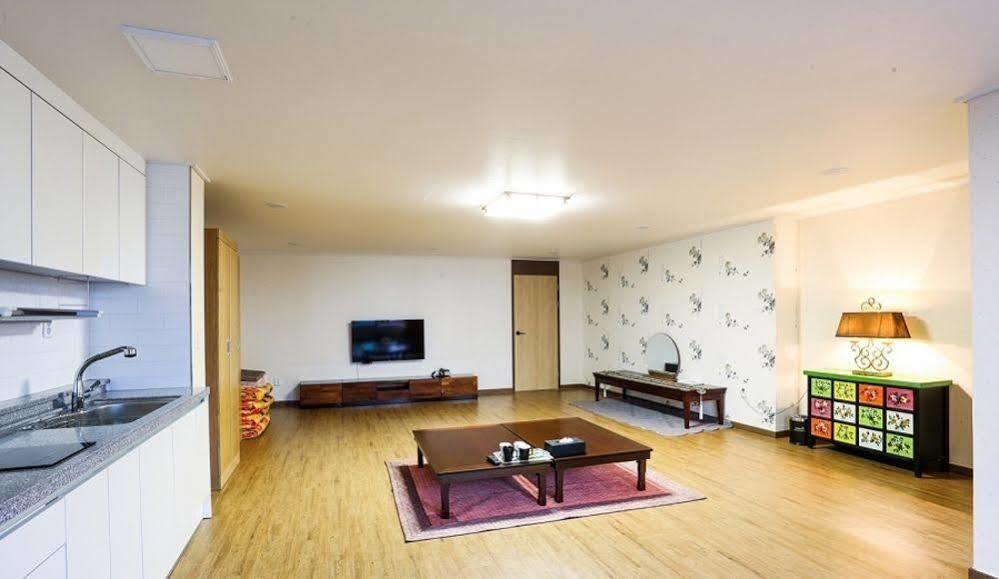 White Tourist Hotel Jeonju Esterno foto