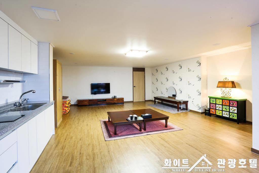 White Tourist Hotel Jeonju Esterno foto